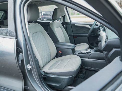 Used 2022 Ford Escape SE image 11