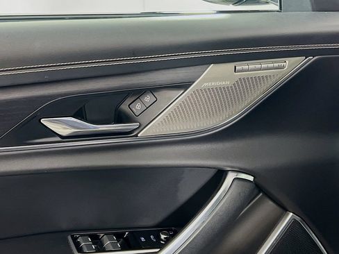 Certified 2024 Jaguar XF R-Dynamic SE AWD/4WD image 19