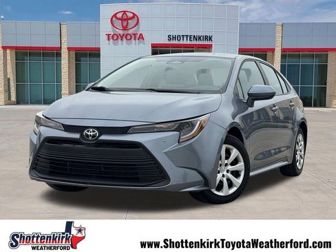 Used 2025 Toyota Corolla LE FWD image 1