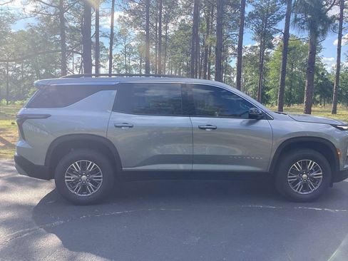 New 2026 Chevrolet Traverse LT w/ Driver Confidence Package FWD image 5