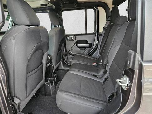 Used 2021 Jeep Gladiator Sport image 17