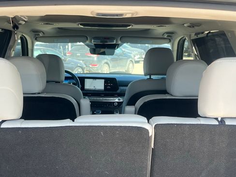 Used 2025 Kia Telluride SX w/ SX Captain's Chair Package image 16
