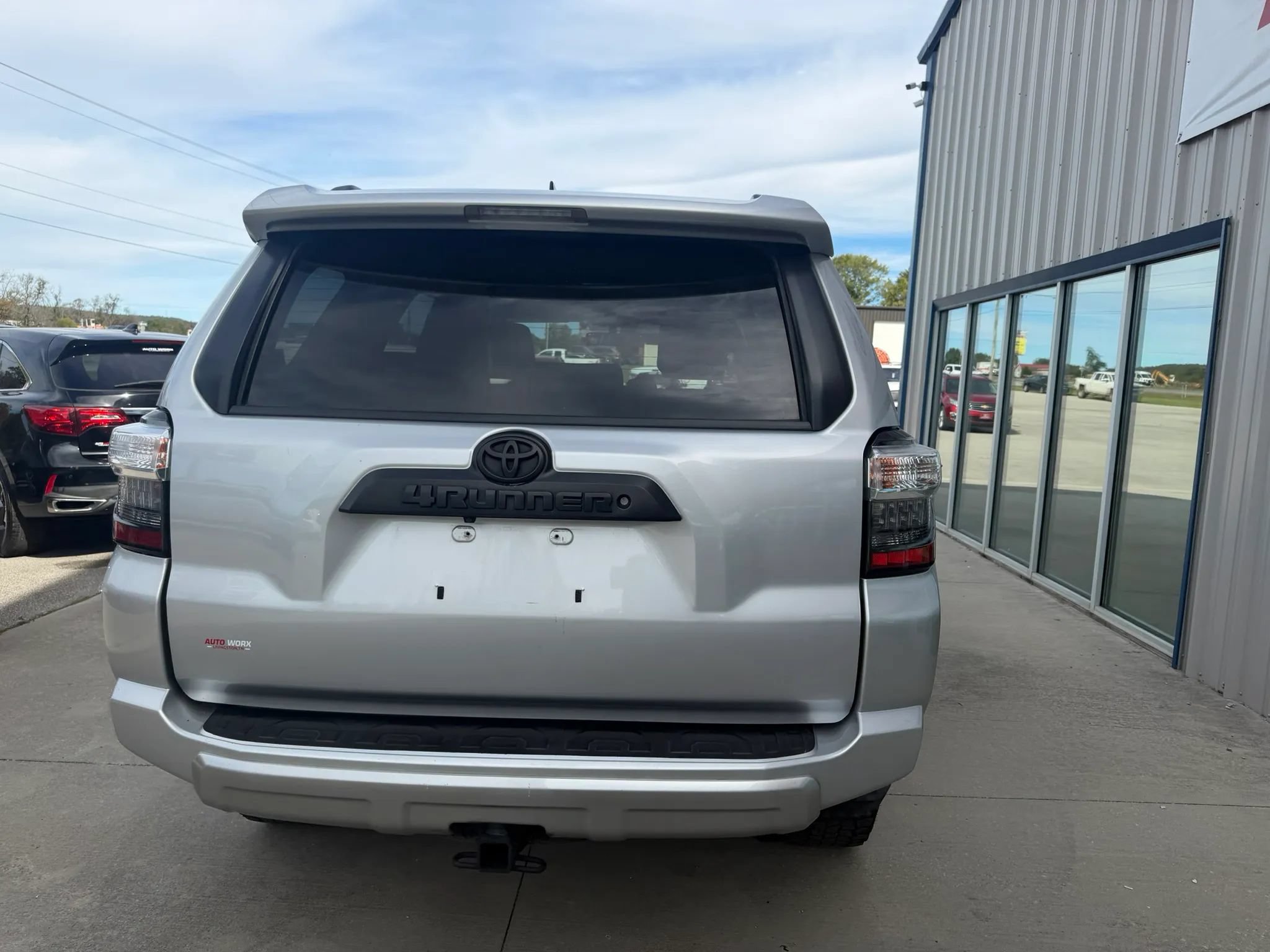 Used 2018 Toyota 4Runner TRD Off-Road AWD/4WD image 7