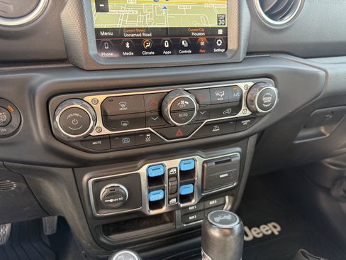 Used 2023 Jeep Wrangler Sahara image 24