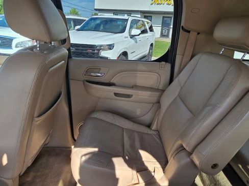 Used 2009 Cadillac Escalade ESV AWD image 17