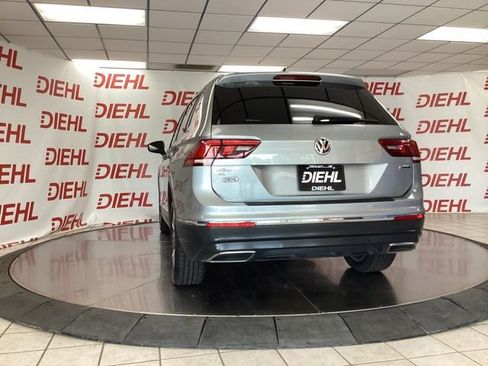 Used 2020 Volkswagen Tiguan SEL AWD/4WD image 5