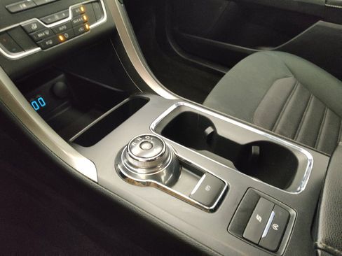 Used 2020 Ford Fusion SE FWD image 26