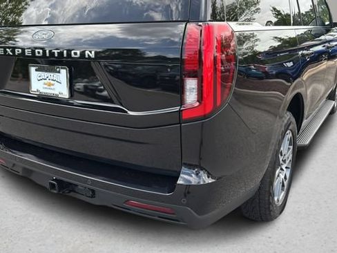 Used 2025 Ford Expedition Active AWD/4WD image 38