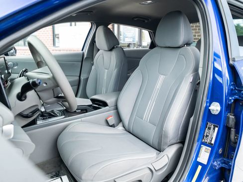 Used 2021 Hyundai Elantra SEL FWD image 17