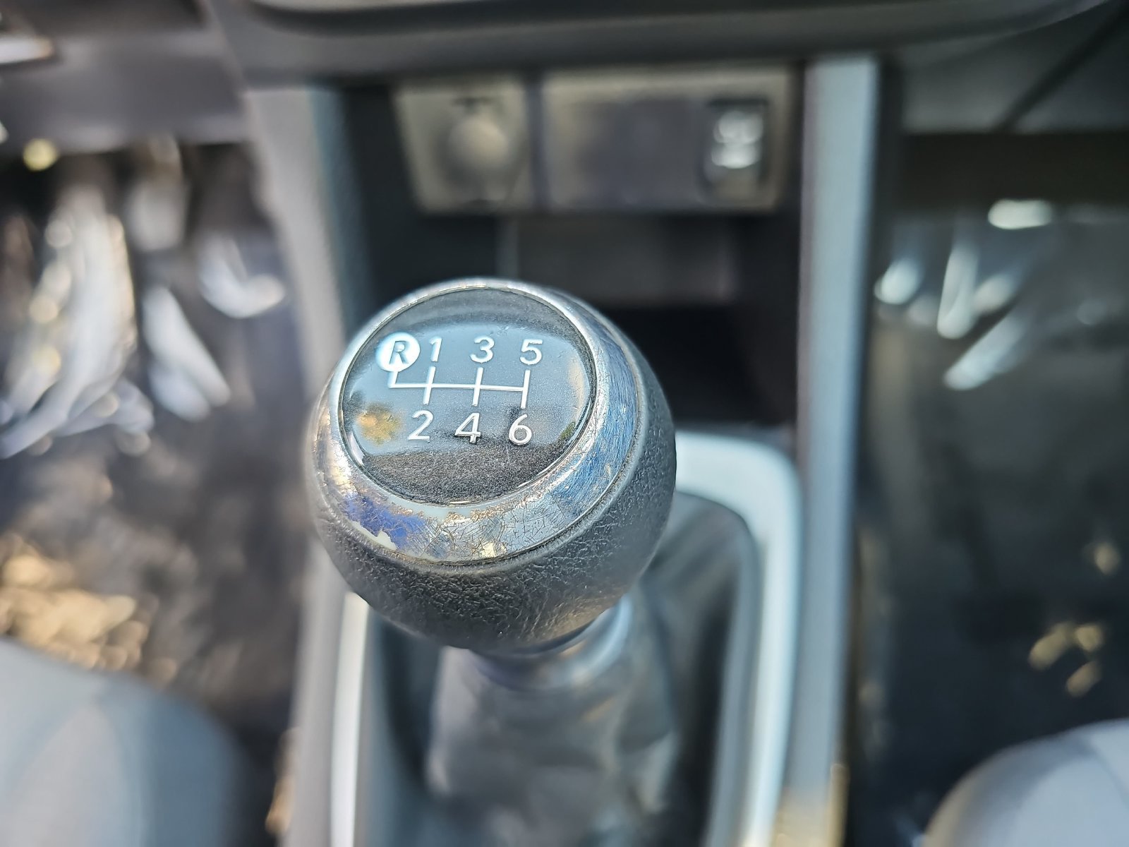 Used 2015 Toyota Corolla L FWD image 25