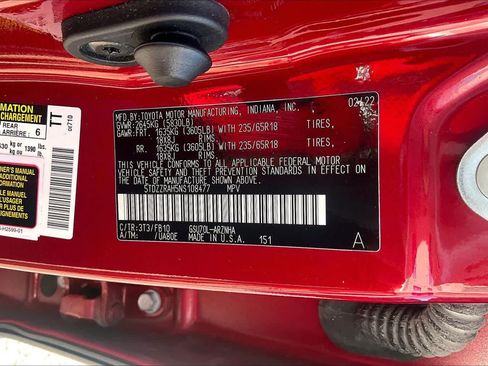 Used 2022 Toyota Highlander LE FWD image 31