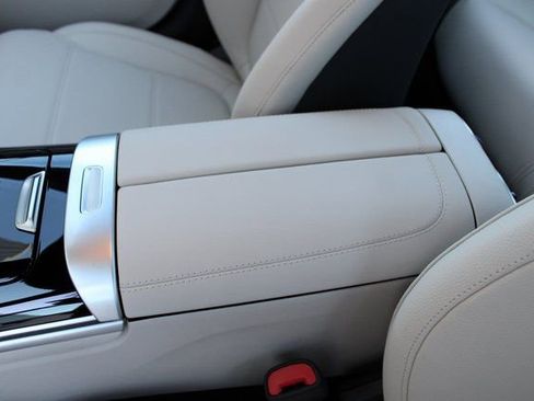 New 2025 Mercedes-Benz C 300 4MATIC Sedan image 31