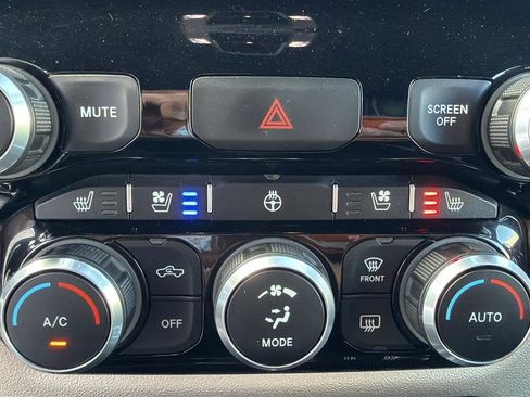 Used 2019 RAM 1500 Laramie w/ Sport Appearance Package AWD/4WD image 28