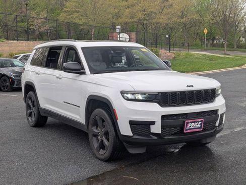 Used 2023 Jeep Grand Cherokee L Laredo image 3