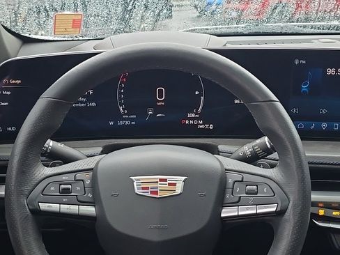 Used 2024 Cadillac XT4 Sport image 11