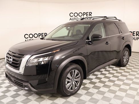 Used 2025 Nissan Pathfinder SV AWD/4WD image 10