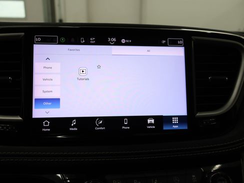 Used 2023 Chrysler Pacifica Touring-L AWD/4WD image 63