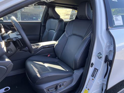 New 2026 Toyota Crown Platinum image 9