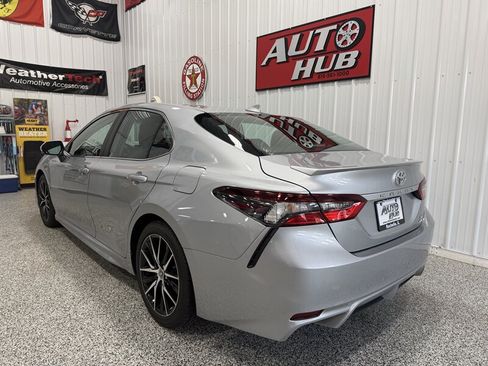 Used 2022 Toyota Camry SE w/ Cold Weather Package AWD/4WD image 4