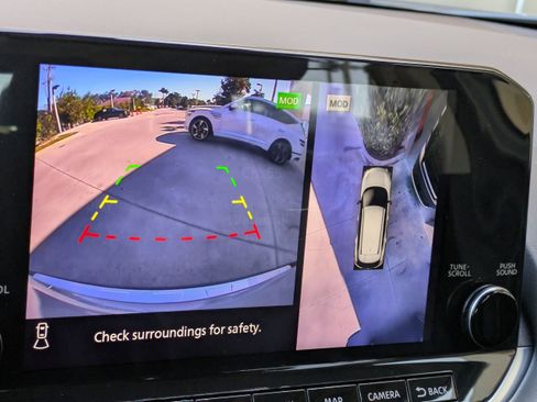 Used 2021 Nissan Rogue Platinum image 29