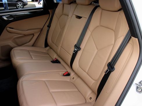 Used 2020 Porsche Macan S image 19