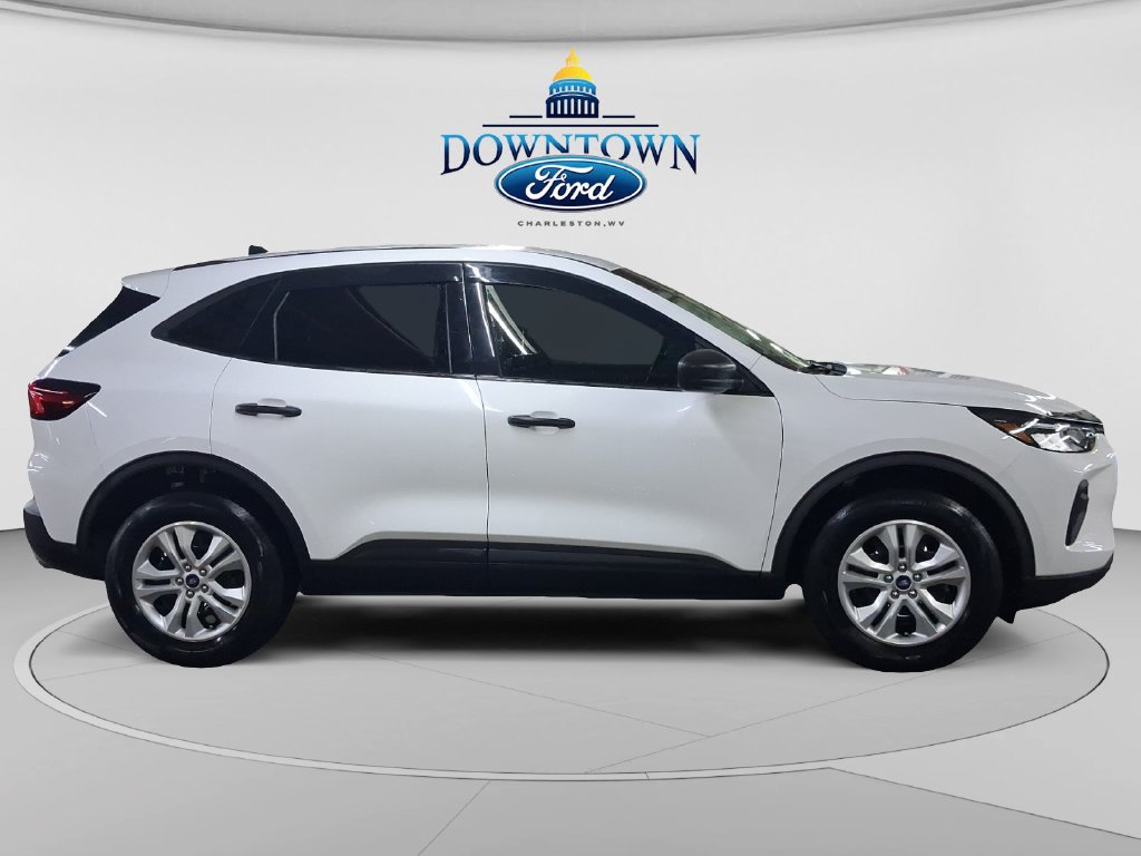 Used 2023 Ford Escape AWD image 2