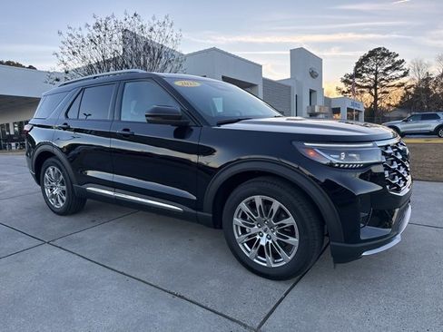 Used 2025 Ford Explorer Platinum image 1