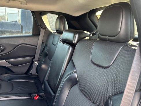 Used 2021 Jeep Cherokee Latitude Lux w/ Comfort/Convenience Group image 11