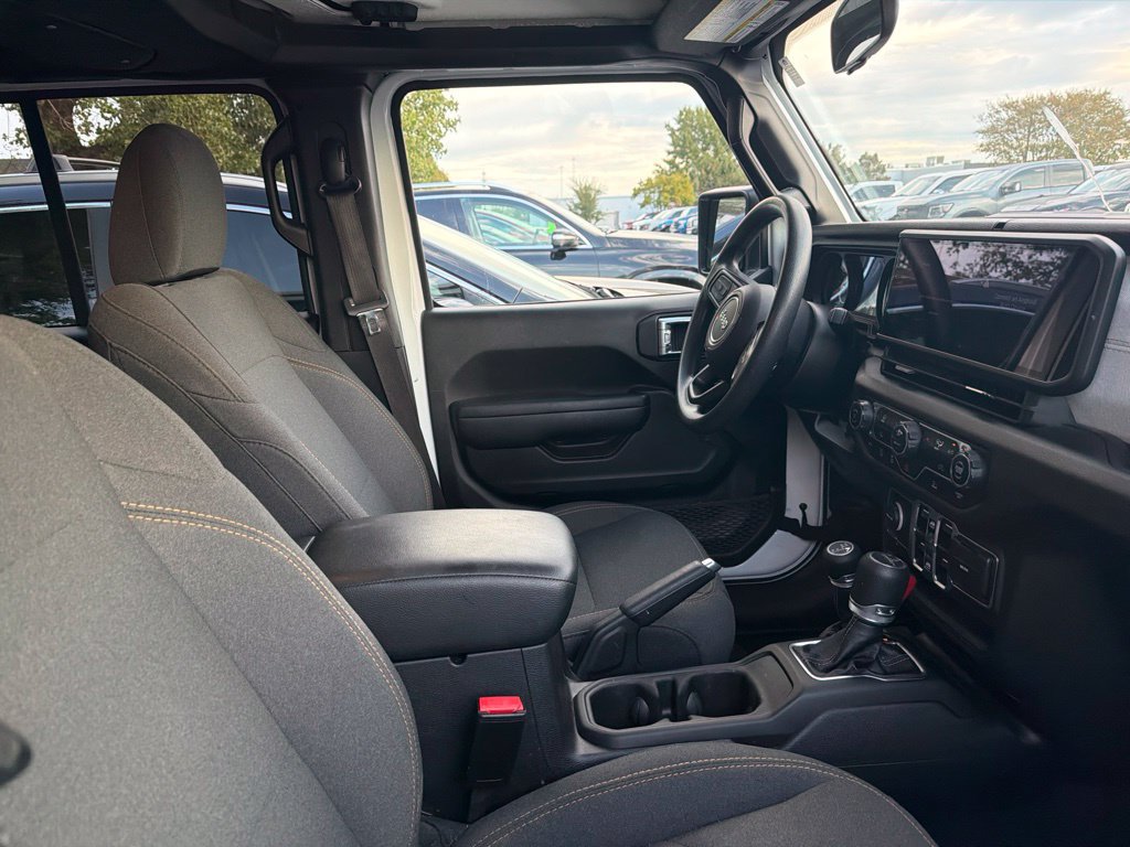 Used 2025 Jeep Gladiator Sport AWD/4WD image 3