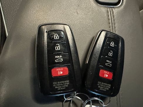 Used 2019 Toyota Avalon Limited FWD image 17