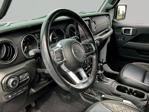 Used 2021 Jeep Wrangler Unlimited Sahara AWD/4WD image 17