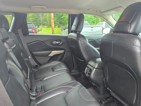 Used 2018 Jeep Cherokee Limited w/ Trailer Tow Group AWD/4WD image 18