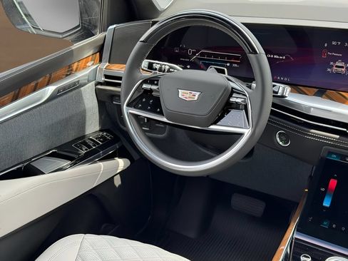New 2026 Cadillac Escalade ESV Platinum Sport w/ LPO, ONYX Package AWD/4WD image 22