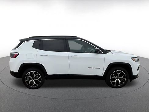 Used 2025 Jeep Compass Limited AWD/4WD image 13