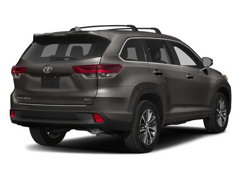 Used 2018 Toyota Highlander XLE AWD/4WD image 2