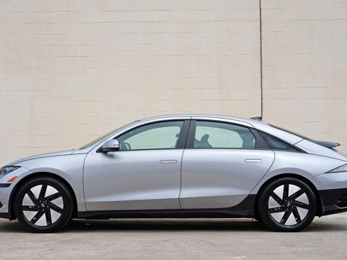 Used 2025 Hyundai Ioniq 6 SE RWD image 8