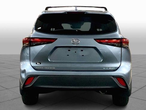 Used 2022 Toyota Highlander XLE AWD/4WD image 5