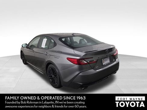 Used 2025 Toyota Camry SE FWD image 9