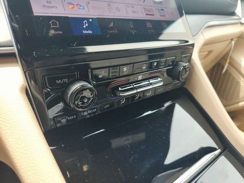 New 2025 Jeep Grand Cherokee L Limited w/ Luxury Tech Group II image 17