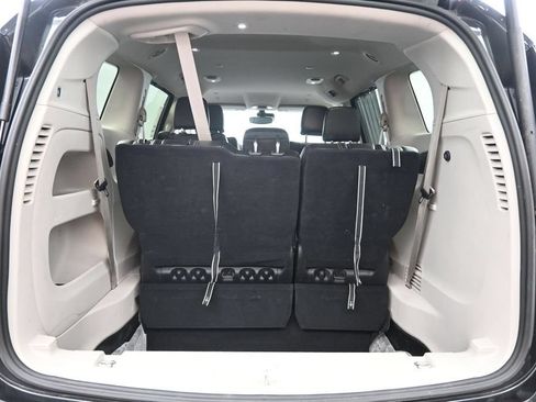 Used 2023 Chrysler Pacifica Touring-L FWD image 27