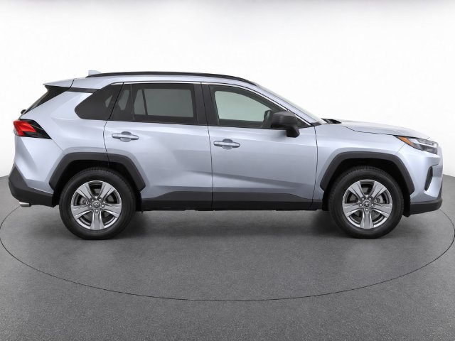 Used 2023 Toyota RAV4 LE AWD/4WD image 5