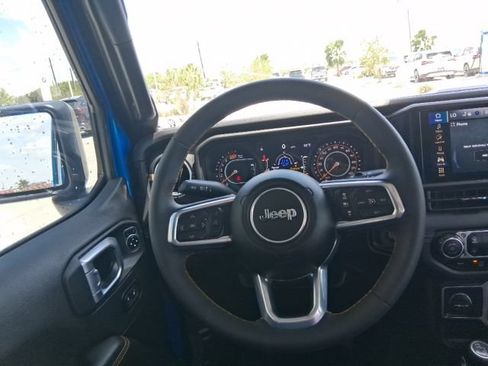 Used 2024 Jeep Wrangler Unlimited Sahara AWD/4WD image 9
