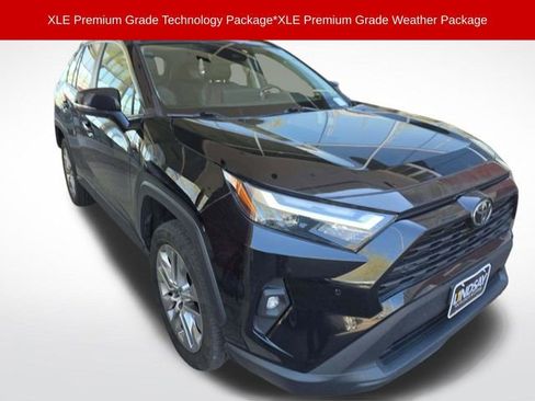 Used 2023 Toyota RAV4 XLE Premium image 4