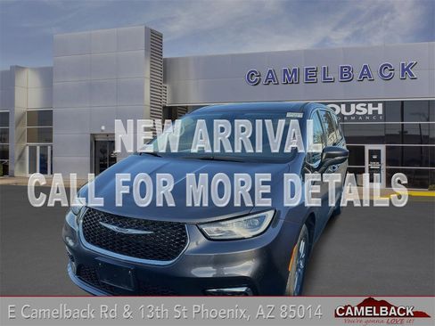Used 2023 Chrysler Pacifica Touring-L image 1