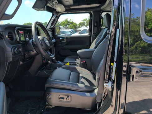 New 2025 Jeep Wrangler Unlimited Rubicon 392 image 27