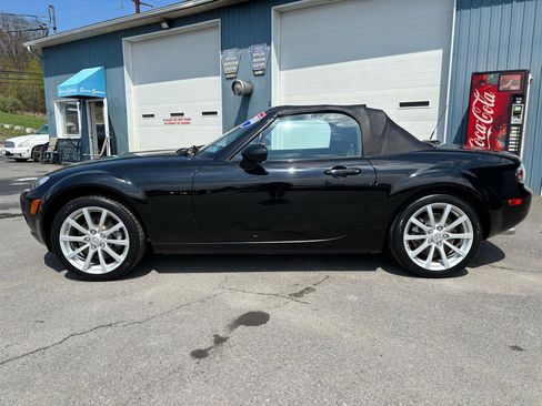 Used 2008 MAZDA MX-5 Miata Touring w/ Suspension Pkg image 2