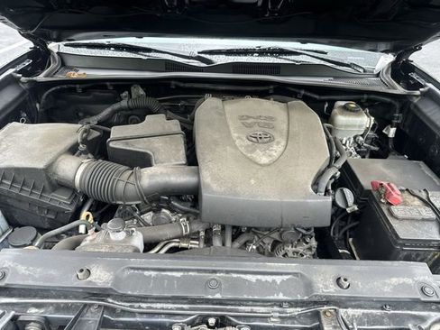 Used 2020 Toyota Tacoma TRD Off-Road AWD/4WD image 20