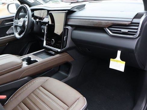 New 2026 GMC Acadia Denali Ultimate image 8