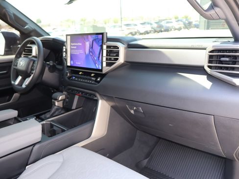 Used 2025 Toyota Tundra Limited AWD/4WD image 26