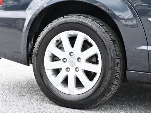 Used 2014 Chrysler Town & Country Touring FWD image 14